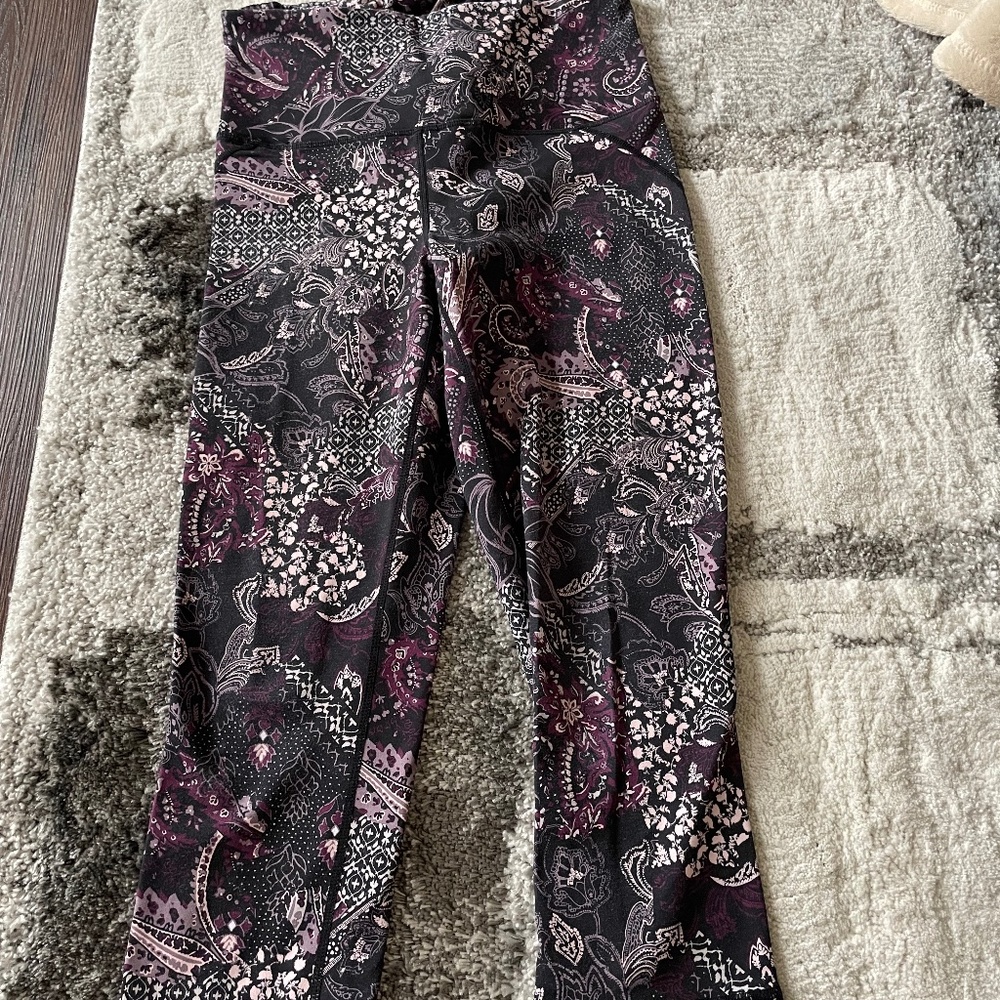 Size M yoga Capri pants
